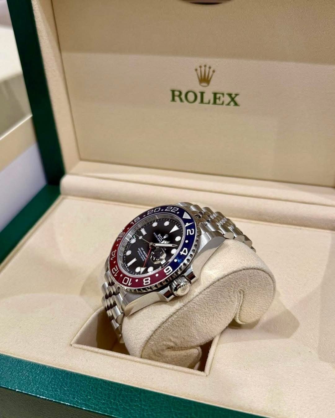 Rolex GMT Master II “Pepsi” 2025 - Jubilee Bracelet 40 mm - Black Dial - Image 5