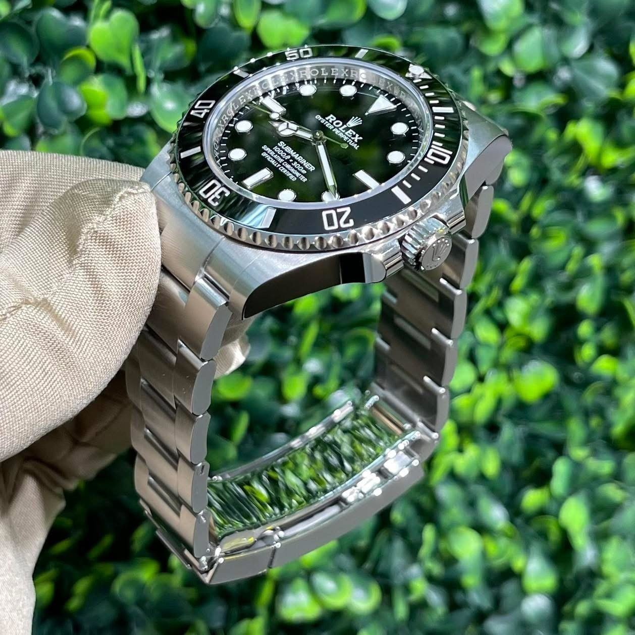 2025 Rolex Submariner No Date 124060 - Image 4