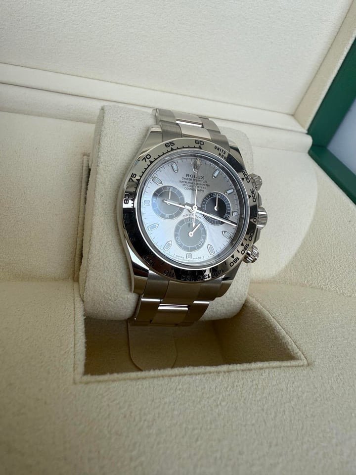 Rolex 2025 Daytona white gold bezel, Silver dial Oyster - Image 3