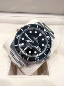 Read more about the article Rolex Submariner vs GMT-Master II: Which Is Best? 9 Critical Differences You Must Know